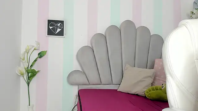   coonor   online show from February 12, 8:15 pm