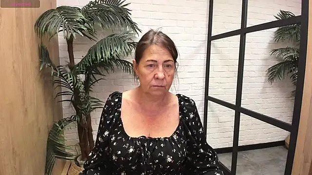 LindaPassionate online show from June 12, 1:10 pm