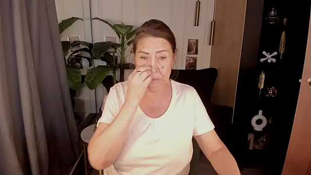 LindaPassionate online show from July 28, 4:50 pm