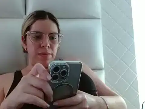 ashlymoon online show from December 6, 7:34 pm