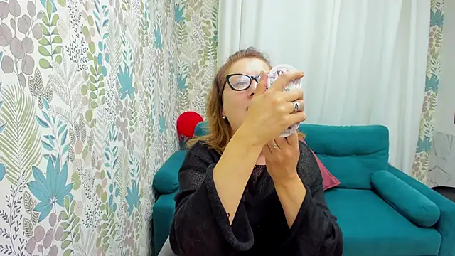 LeaPure online show from September 27, 5:12 am