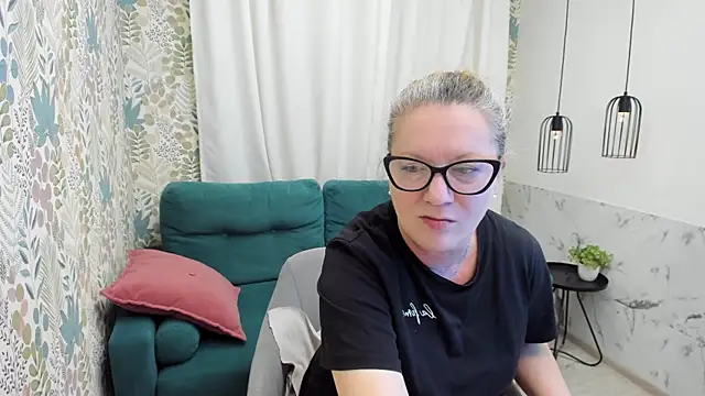LeaPure online show from June 21, 5:10 am