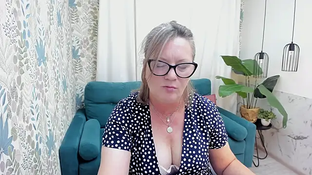 LeaPure online show from August 8, 5:20 am