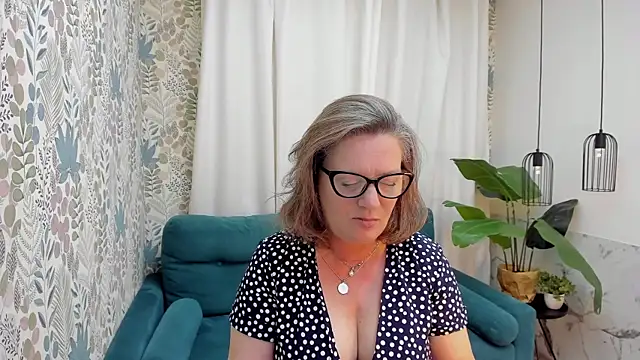 LeaPure online show from August 9, 5:12 am