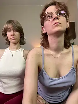 Snapshot of Jitoon_Exe chatting on April 4, 8:50 pm Jitoon Exe online show from April 4, 8:50 pm