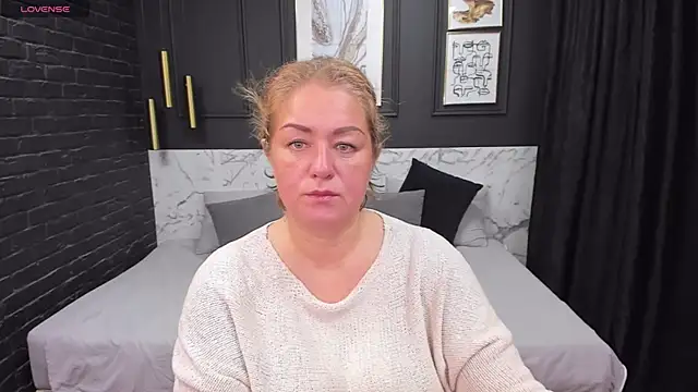 JenniferLight online show from December 8, 8:25 pm