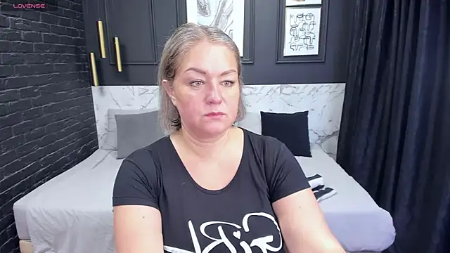 JenniferLight online show from December 14, 1:05 pm