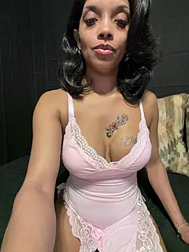 Snapshot of Rakiyahcharms chatting on June 6, 1:16 pm Rakiyahcharms online show from June 6, 1:16 pm
