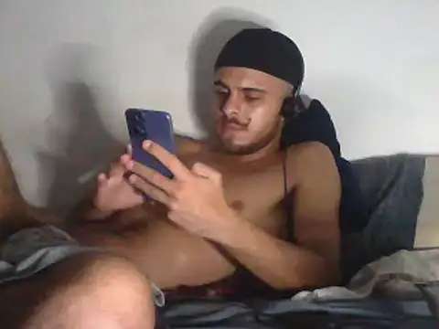 Snapshot of LoudLikeness chatting on February 21, 10:50 am LoudLikeness online show from February 21, 10:50 am