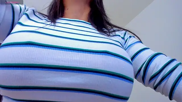 Sarah Stone  online show from January 4, 10:45 pm