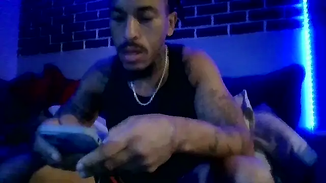 Snapshot of BigWayneBabyXXX chatting on October 27, 1:37 pm BigWayneBabyXXX online show from October 27, 1:37 pm