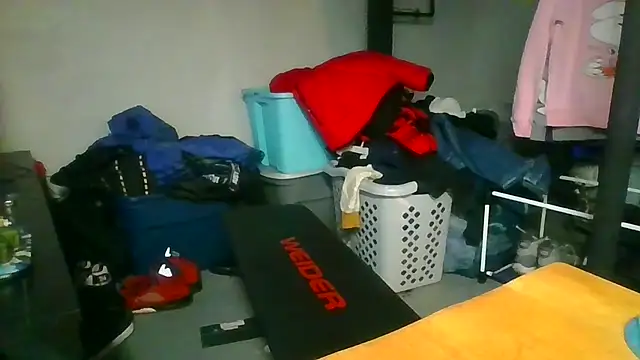 Snapshot of BigWayneBabyXXX chatting on December 15, 3:11 am BigWayneBabyXXX online show from December 15, 3:11 am