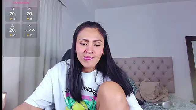 Snapshot of ms_freyax chatting on October 25, 3:58 am ms freyax online show from October 25, 3:58 am