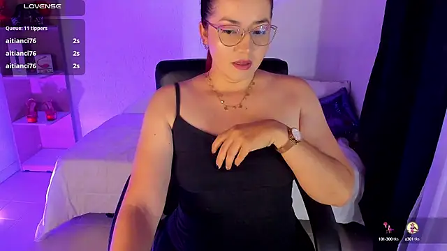 anastasia bee online show from December 5, 12:22 pm