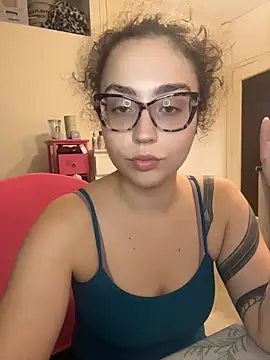 ladyturtle online show from June 21, 8:00 pm