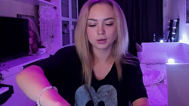 Snapshot of MaryDreaminess chatting on October 5, 9:45 pm MaryDreaminess online show from October 5, 9:45 pm