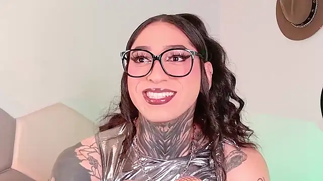 Snapshot of juliana_robles chatting on February 19, 10:44 am juliana robles online show from February 19, 10:44 am