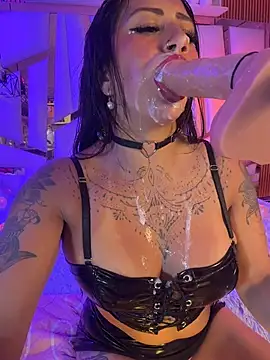 Snapshot of Tattooed_spittingdoll chatting on April 4, 1:15 am Tattooed spittingdoll online show from April 4, 1:15 am