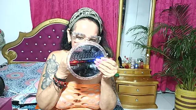 Snapshot of big_boobsmature chatting on October 10, 9:41 am big boobsmature online show from October 10, 9:41 am