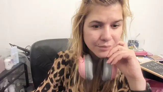 camgirlonline online show from February 12, 10:49 pm