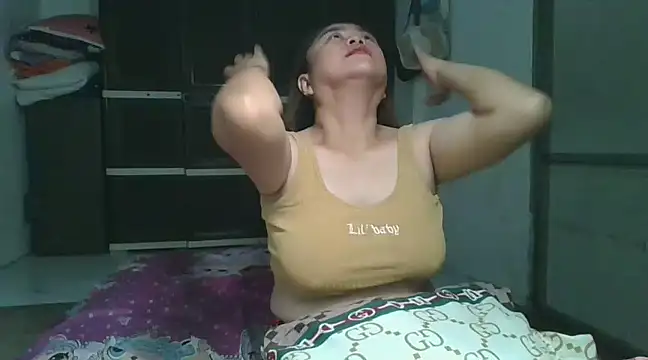 Snapshot of Kariebabe chatting on February 20, 1:19 pm Kariebabe online show from February 20, 1:19 pm