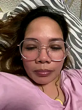 BURBERRY69 online show from October 4, 5:11 pm