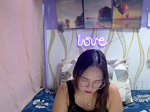 BURBERRY69 online show from February 10, 2:48 am