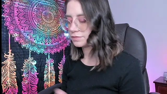 HazelKush online show from December 16, 8:37 pm