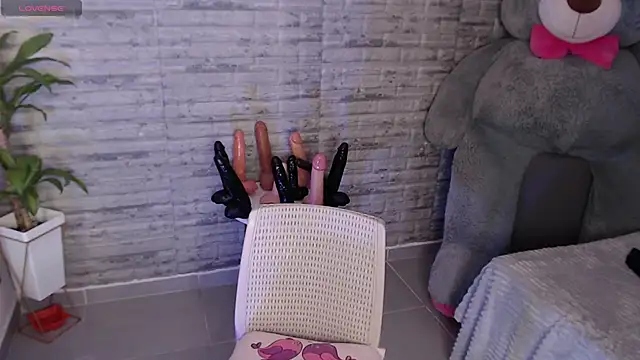 TinnaCobb online show from October 14, 4:30 pm