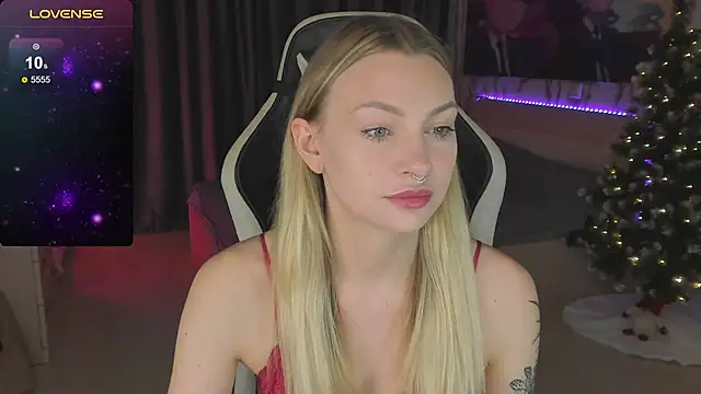 Snapshot of BiMolly chatting on December 30, 4:08 pm BiMolly online show from December 30, 4:08 pm