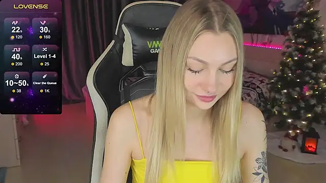 Snapshot of BiMolly chatting on December 31, 3:53 pm BiMolly online show from December 31, 3:53 pm