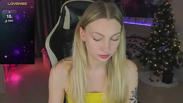 Snapshot of BiMolly chatting on January 18, 4:04 am BiMolly online show from January 18, 4:04 am