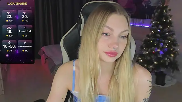 Snapshot of BiMolly chatting on February 8, 11:13 pm BiMolly online show from February 8, 11:13 pm