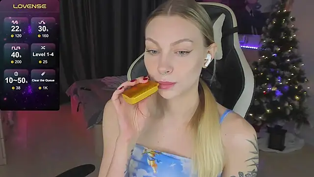 Snapshot of BiMolly chatting on February 10, 1:35 am BiMolly online show from February 10, 1:35 am