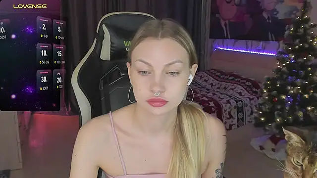 Snapshot of BiMolly chatting on February 26, 2:25 pm BiMolly online show from February 26, 2:25 pm