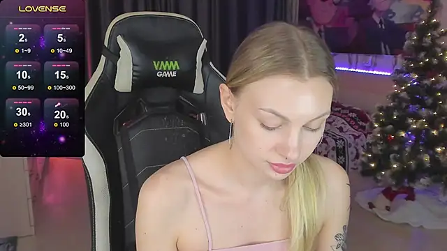 Snapshot of BiMolly chatting on February 26, 7:27 pm BiMolly online show from February 26, 7:27 pm