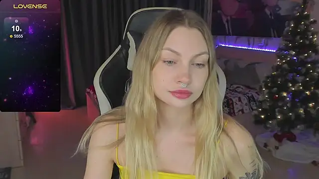 Snapshot of BiMolly chatting on February 28, 9:12 pm BiMolly online show from February 28, 9:12 pm