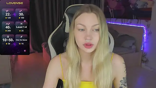 Snapshot of BiMolly chatting on March 6, 11:09 pm BiMolly online show from March 6, 11:09 pm