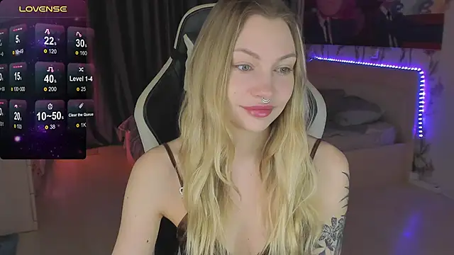 Snapshot of BiMolly chatting on March 11, 10:20 pm BiMolly online show from March 11, 10:20 pm