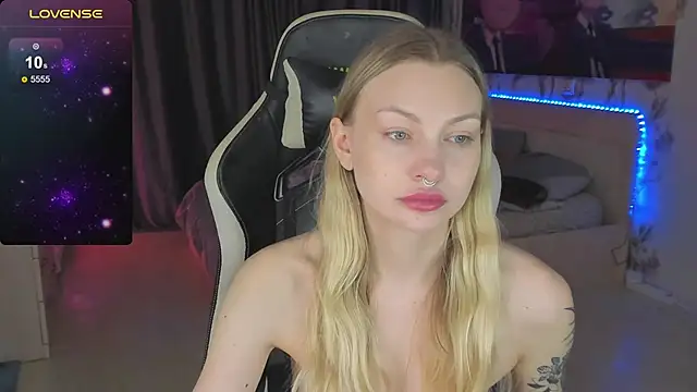 Snapshot of BiMolly chatting on March 14, 5:16 am BiMolly online show from March 14, 5:16 am