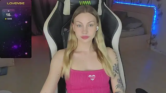 Snapshot of BiMolly chatting on March 14, 9:35 am BiMolly online show from March 14, 9:35 am