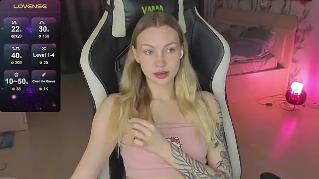 Snapshot of BiMolly chatting on March 19, 4:14 am BiMolly online show from March 19, 4:14 am