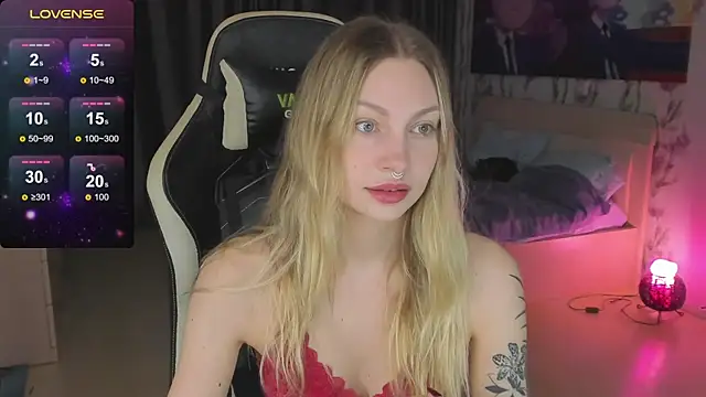 Snapshot of BiMolly chatting on March 20, 4:31 pm BiMolly online show from March 20, 4:31 pm