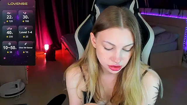 Snapshot of BiMolly chatting on September 9, 2:44 am BiMolly online show from September 9, 2:44 am