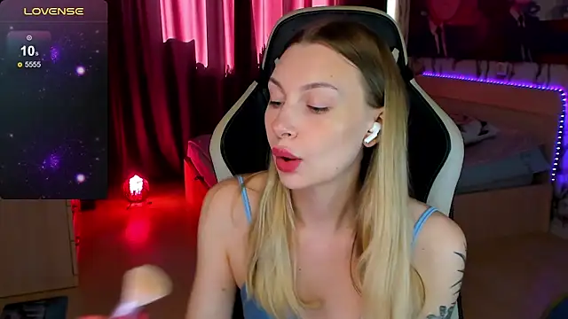 Snapshot of BiMolly chatting on September 12, 5:40 am BiMolly online show from September 12, 5:40 am