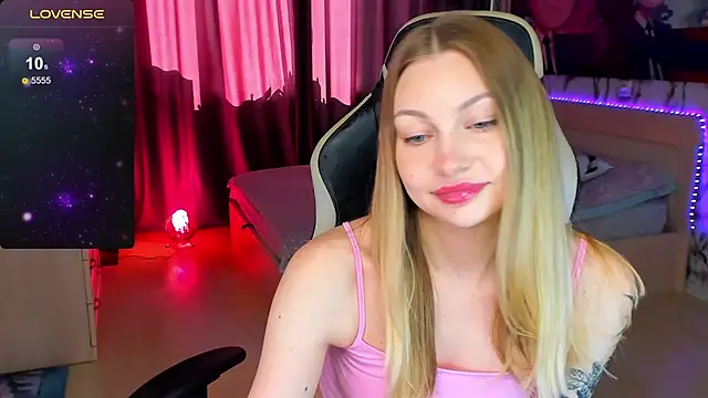 Snapshot of BiMolly chatting on September 13, 8:47 am BiMolly online show from September 13, 8:47 am