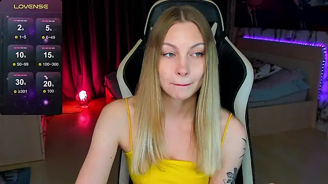 Snapshot of BiMolly chatting on September 14, 9:03 pm BiMolly online show from September 14, 9:03 pm