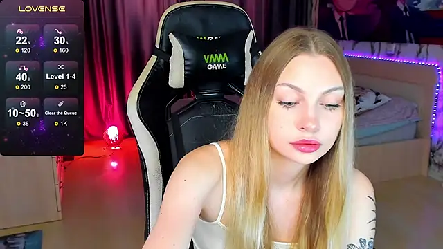 Snapshot of BiMolly chatting on September 15, 11:21 am BiMolly online show from September 15, 11:21 am