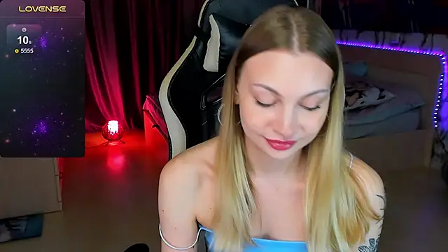 Snapshot of BiMolly chatting on September 17, 2:19 pm BiMolly online show from September 17, 2:19 pm