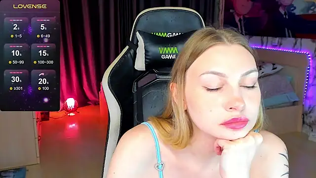 Snapshot of BiMolly chatting on September 23, 8:56 pm BiMolly online show from September 23, 8:56 pm